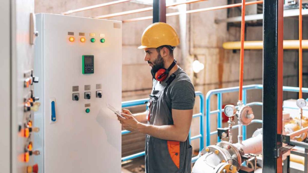 Northern Ireland Economy Growth in 2024: Services Sector Leads Recovery Ireland economy in manufacturing sector